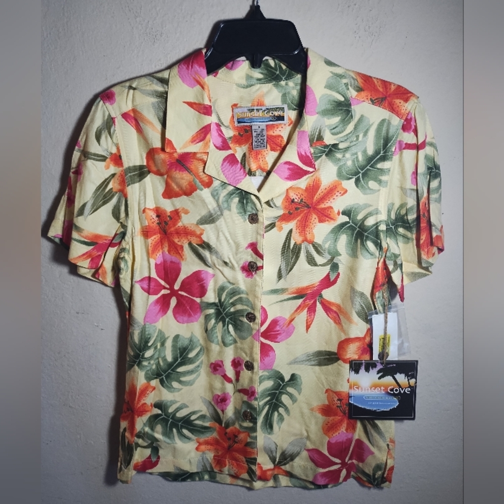 New Sunset Cove Hawaiian Top Vintage Colorful